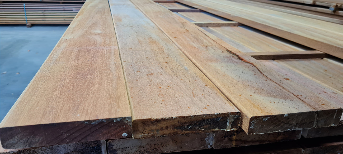 28mm x 140mm Glad geschaafde plank Pequia Marfim breed €9,99 p/m