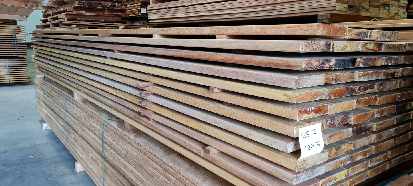 28mm x 140mm Glad geschaafde plank Pequia Marfim breed €9,99 p/m