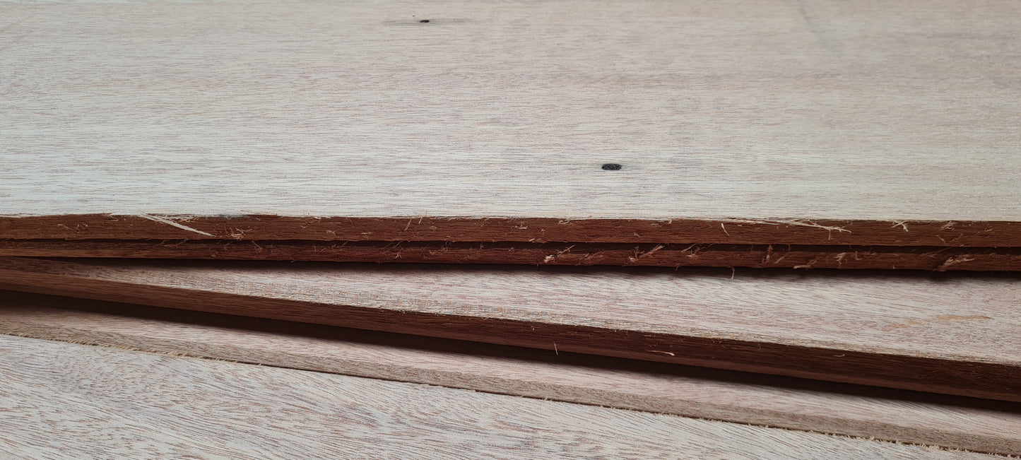 €3,49 p/m, restpartij! 4-zijdig glad tbv clips 21mm x 145mm Louro Gamela breed