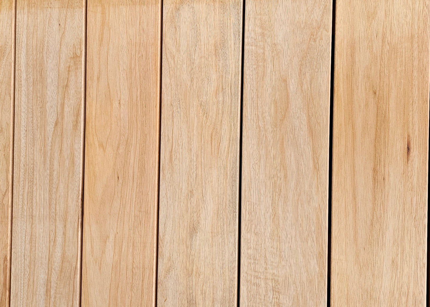 21mm x 145mm Glad geschaafde plank Timborana breed €8,49 p/m