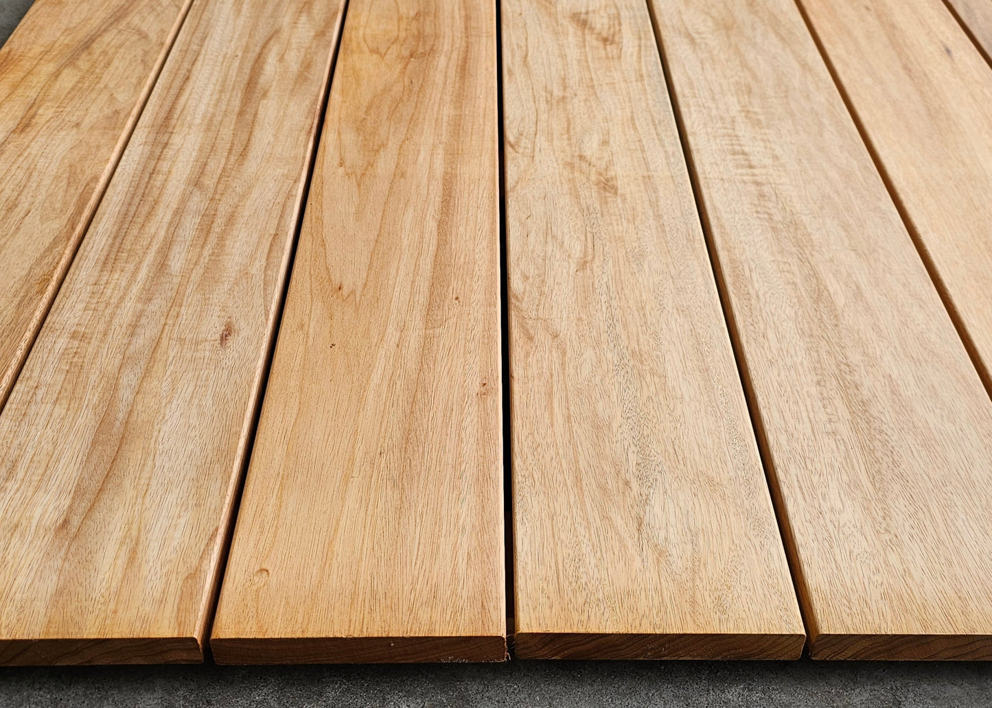 21mm x 145mm Glad geschaafde plank Timborana breed €8,49 p/m