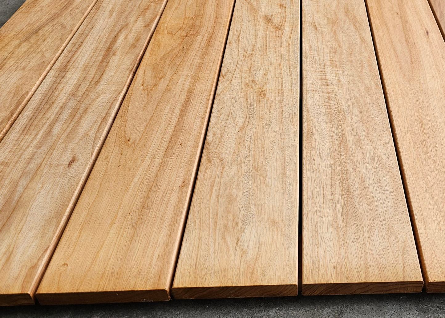 21mm x 145mm Glad geschaafde plank Timborana breed €8,49 p/m