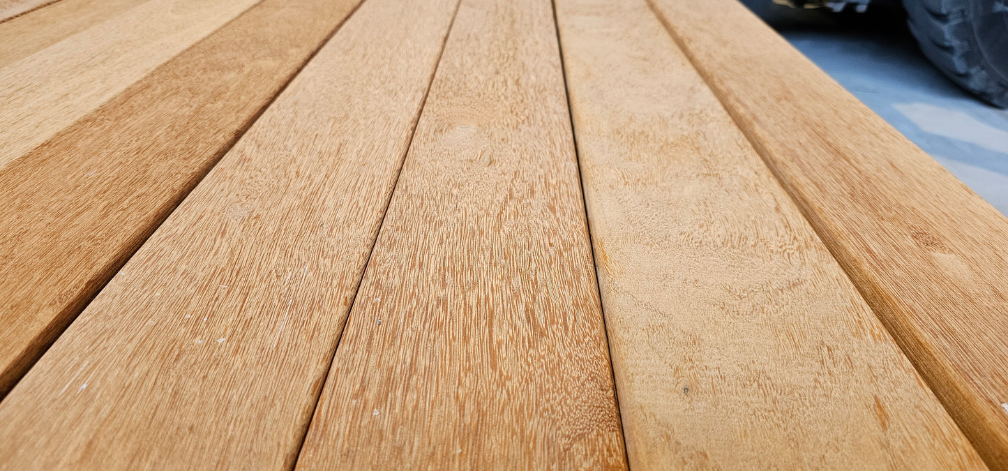 21mm x 145mm Glad geschaafde plank Mandioqueira breed kort €5,99 p/m