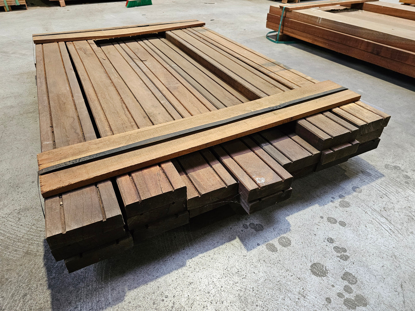 18x 1,50 meter extra dikke vlonderplanken. 40mm x 140mm €7,33 p/m!!!