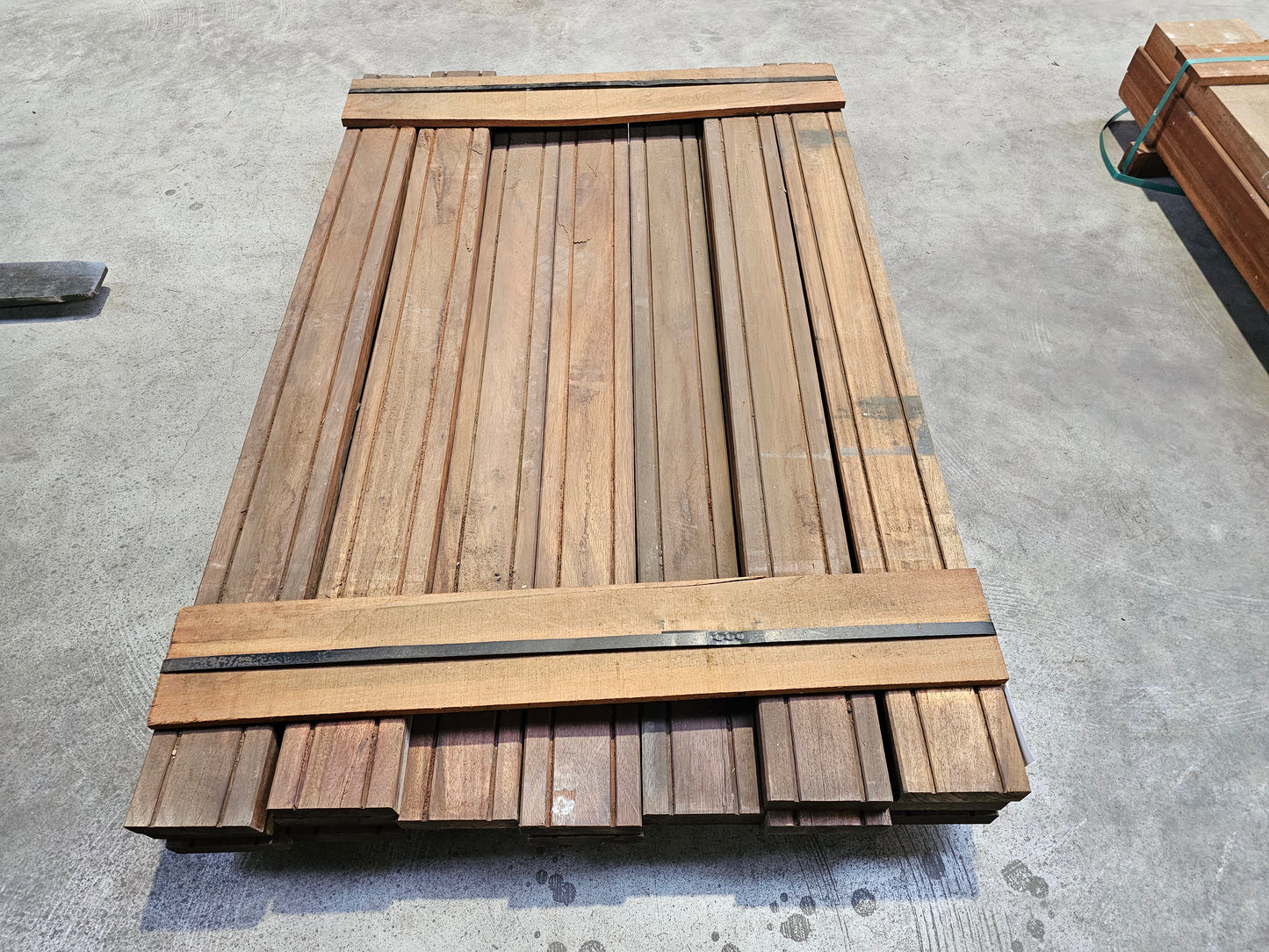 18x 1,50 meter extra dikke vlonderplanken. 40mm x 140mm €7,33 p/m!!!