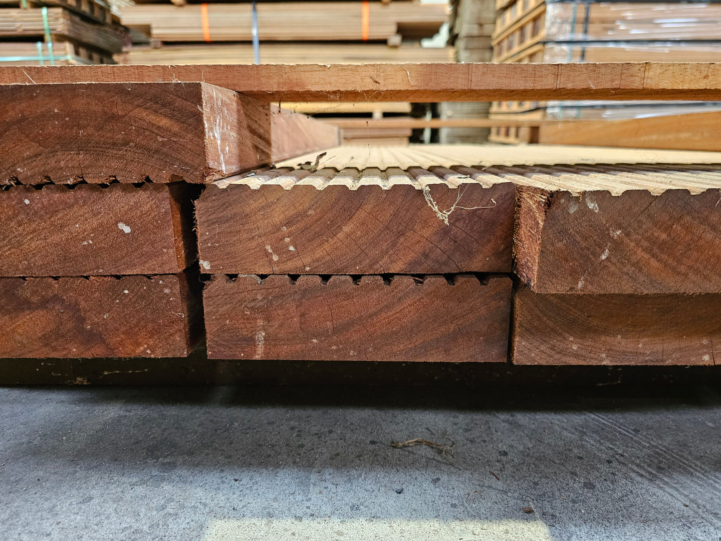 12x 1,50 meter extra dikke en brede vlonderplanken. 55mm x 190mm €13,49 p/m!!!