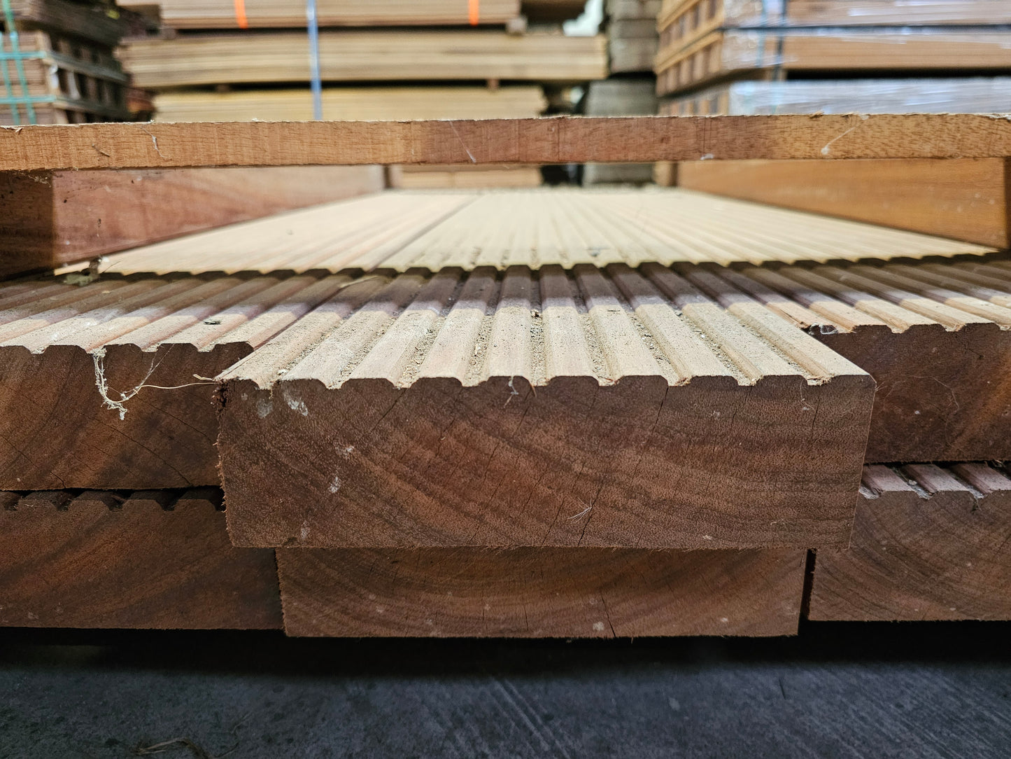 12x 1,50 meter extra dikke en brede vlonderplanken. 55mm x 190mm €13,49 p/m!!!