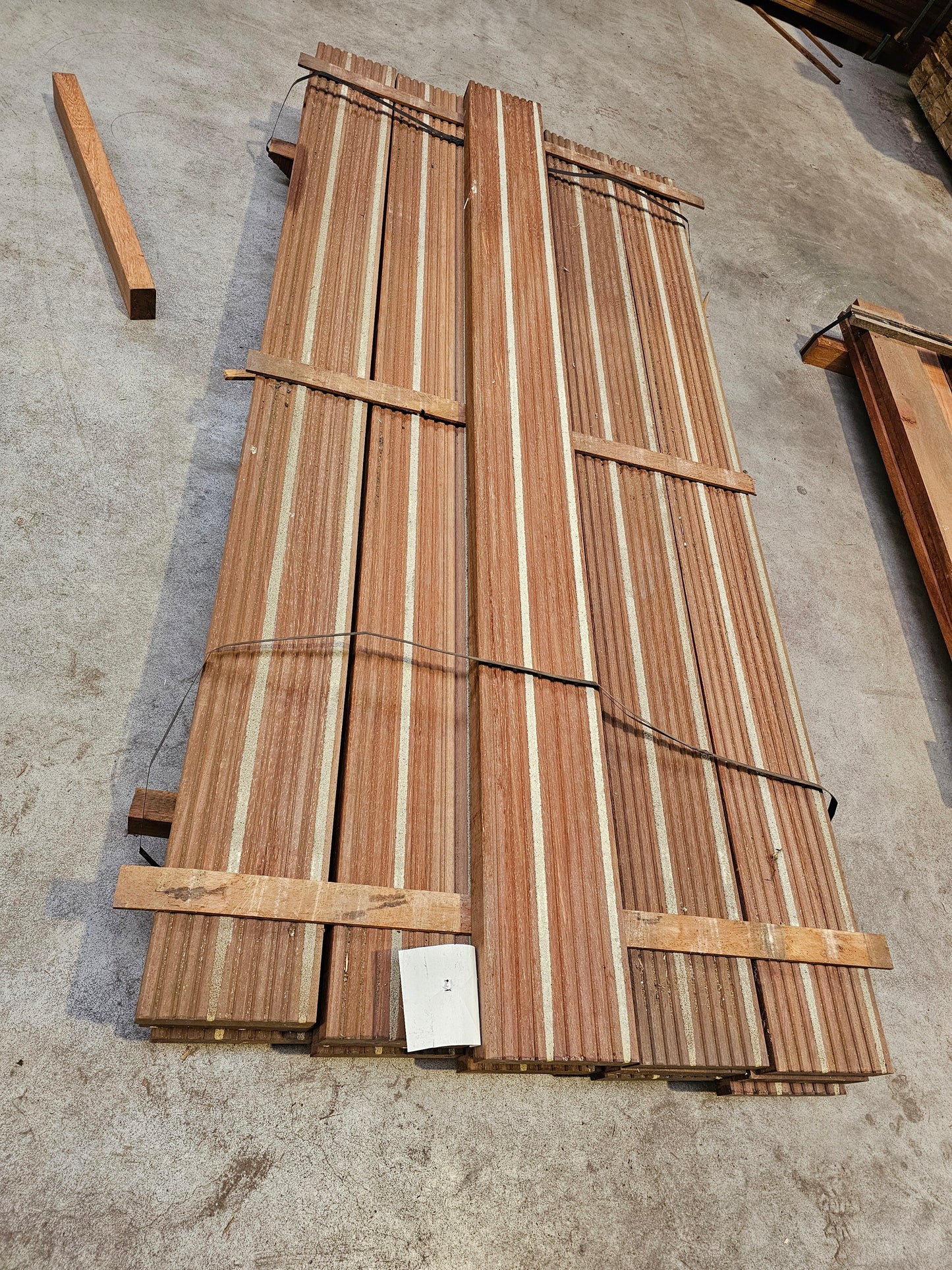 16x 2,00 meter extra dikke en brede vlonderplanken. 45mm x 190mm €10,99 p/m!!! Azobe
