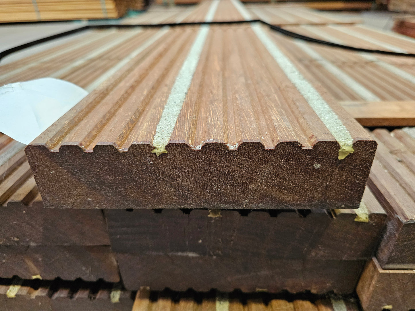 16x 2,00 meter extra dikke en brede vlonderplanken. 45mm x 190mm €10,99 p/m!!! Azobe