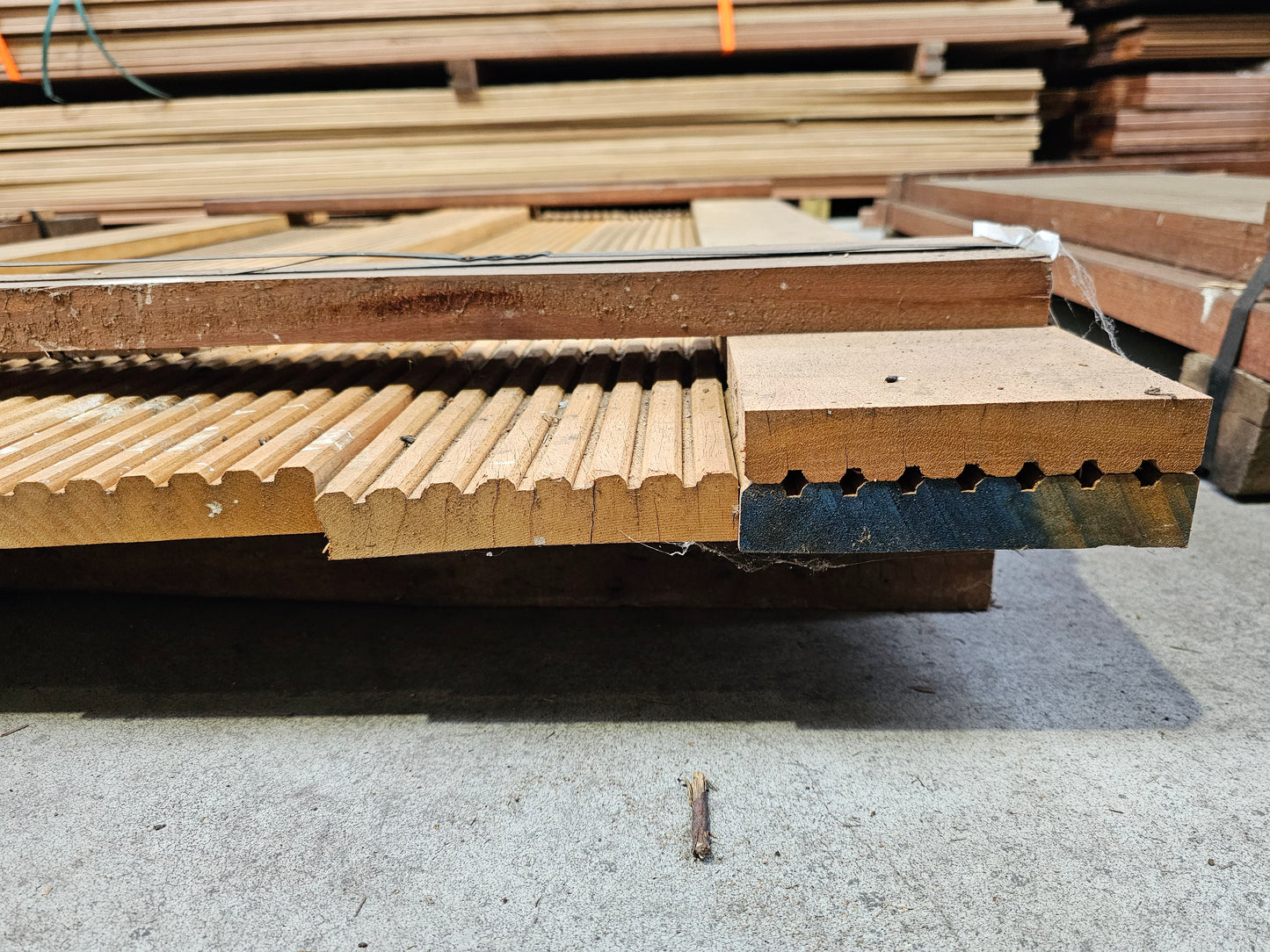 Koopje!! 9x 1,50m + 1x 1,00m dikke vlonderplanken. 25mm x 145mm €4,75 p/m!!!