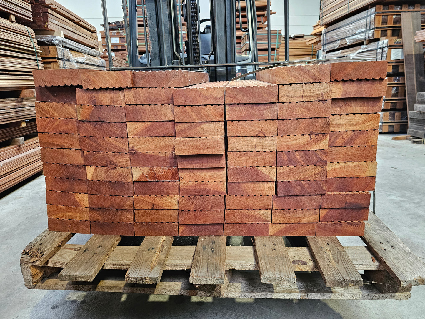 Koopje!! 75x 0,75 meter extra dikke vlonderplanken, kort. 45mm x 140mm €6,49 p/m!!! Angelim Vermelho