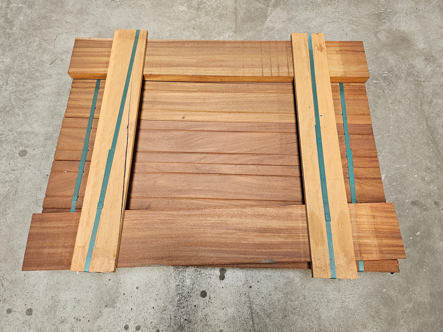 7x 1,25 meter extra dikke en brede vlonderplanken. 45mm x 190mm €11,99 p/m!!! Okan