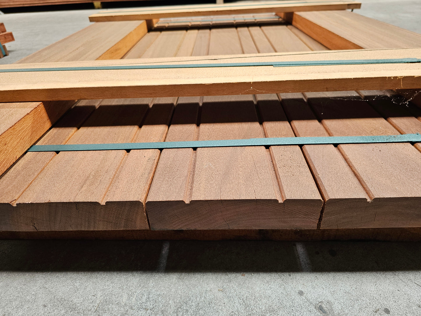 7x 1,25 meter extra dikke en brede vlonderplanken. 45mm x 190mm €11,99 p/m!!! Okan
