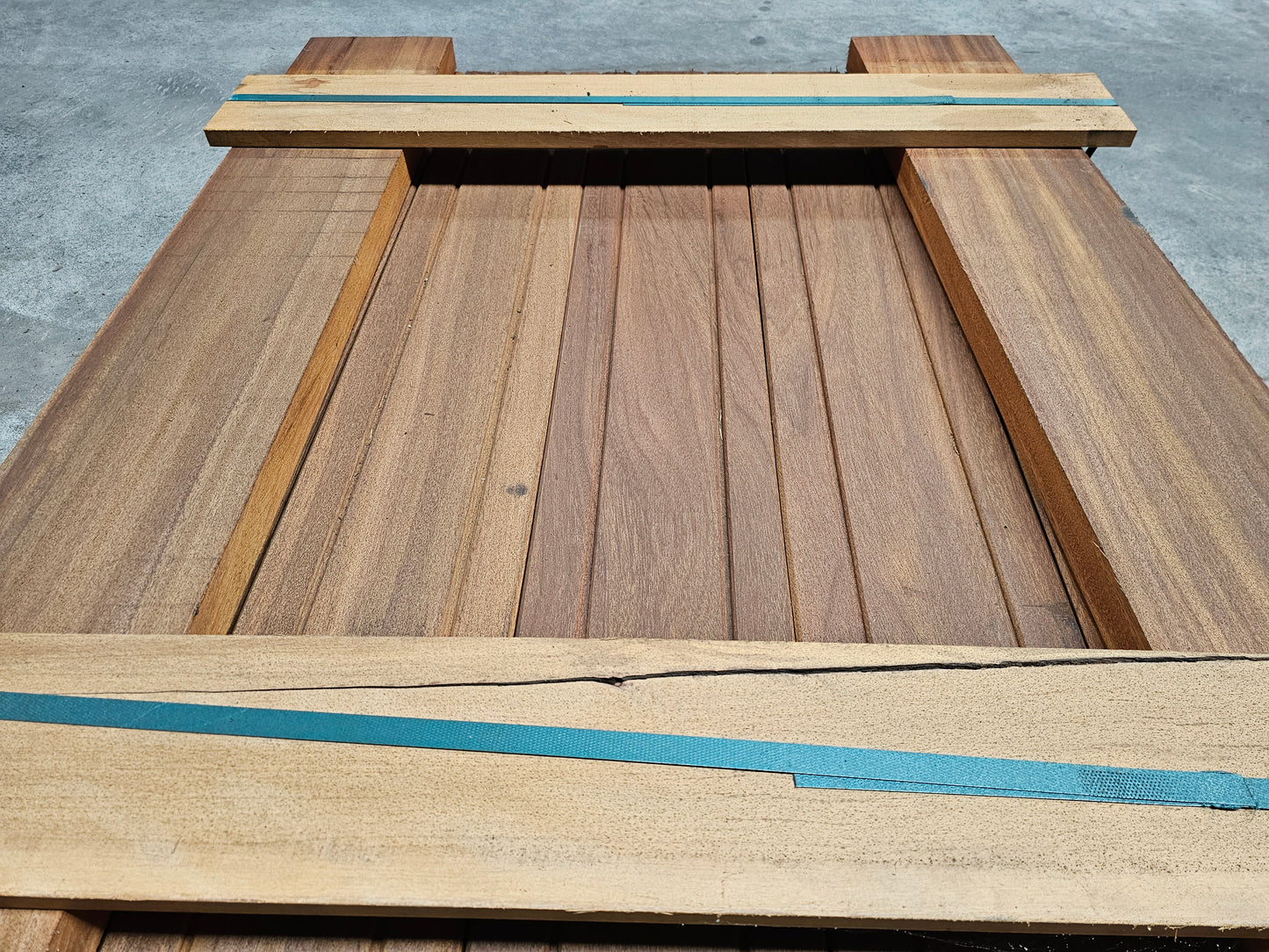 7x 1,25 meter extra dikke en brede vlonderplanken. 45mm x 190mm €11,99 p/m!!! Okan