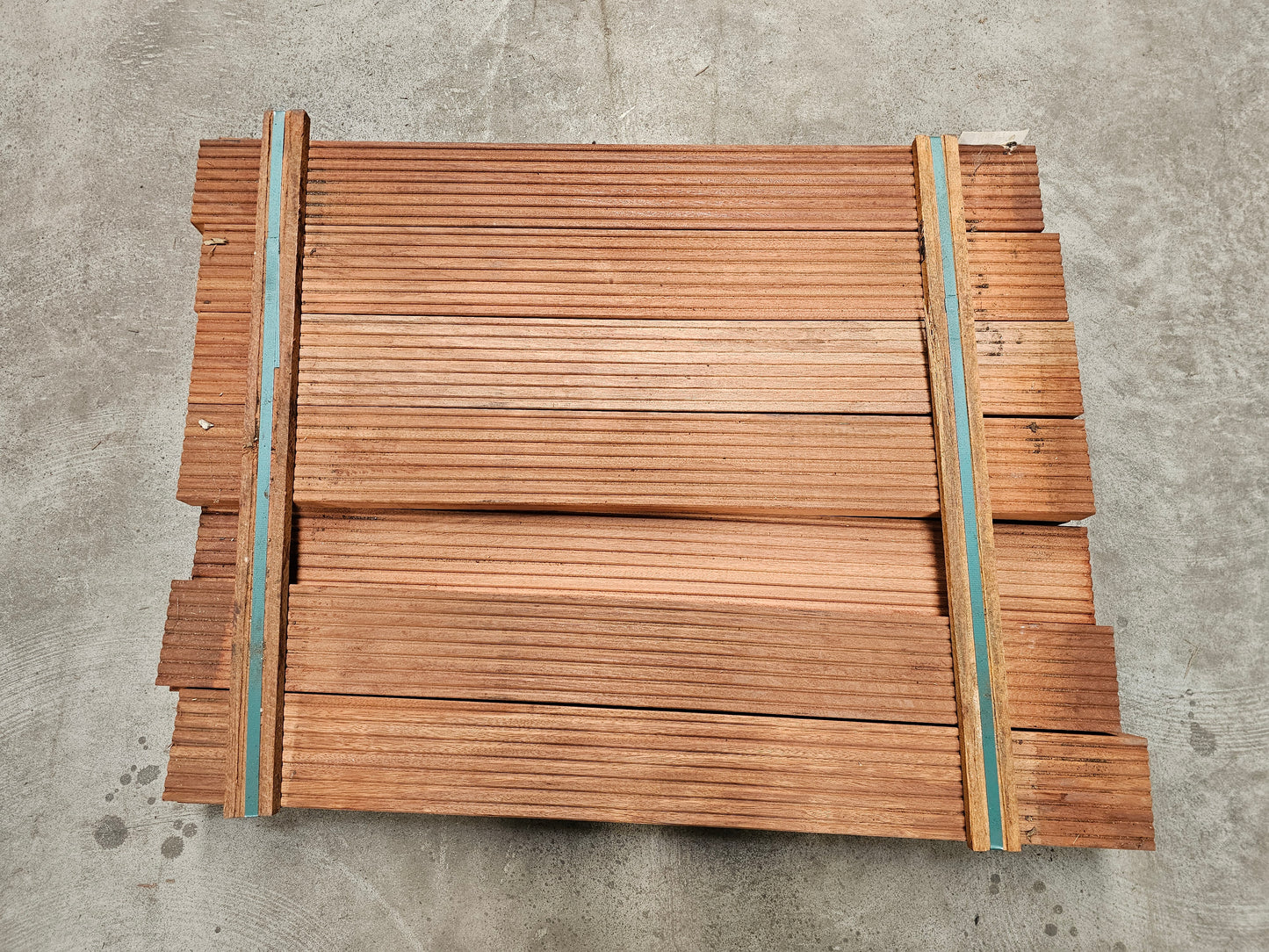 Voordeel!! 13x 1,25 meter extra dikke vlonderplanken met groeven. 45mm x 140mm €7,99 p/m!!! Angelim Vermelho