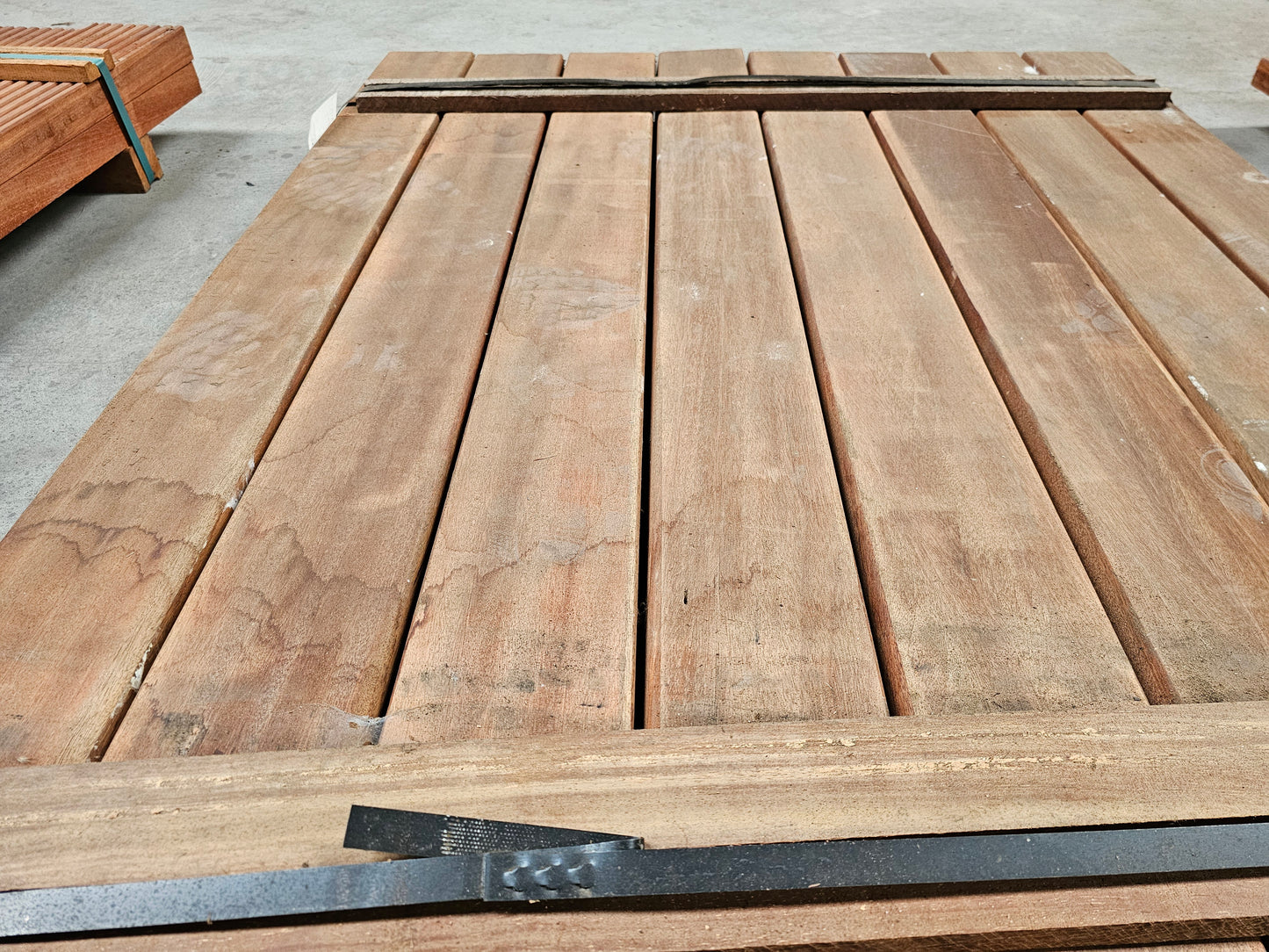 8x 1,25 meter Balken/Vlonderplanken. 40mm x 130mm €6,49 p/m!!! Angelim Vermelho