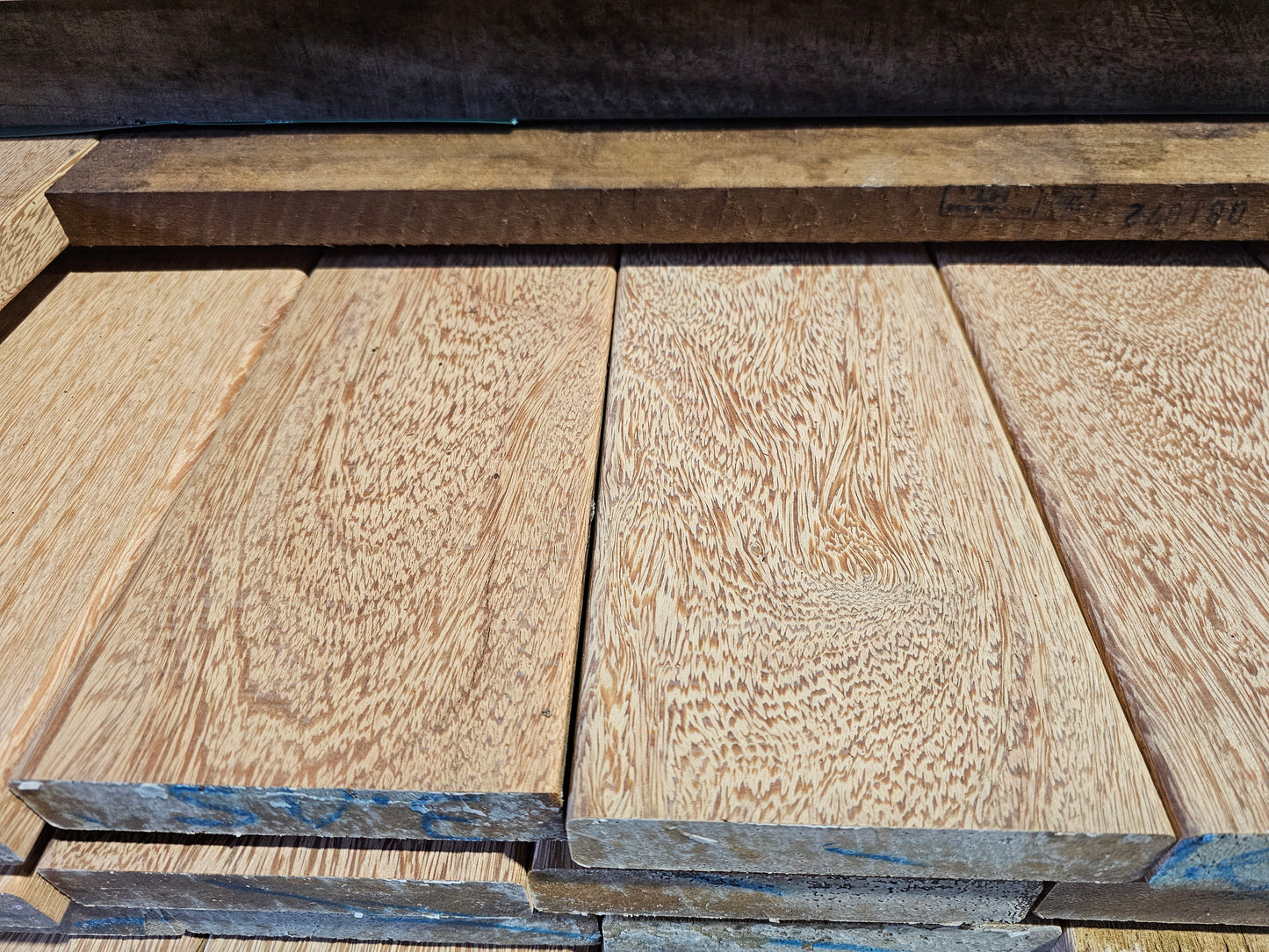28mm x 190mm Glad geschaafde plank Angelim da Campina extra breed en extra dik €12,99 p/m