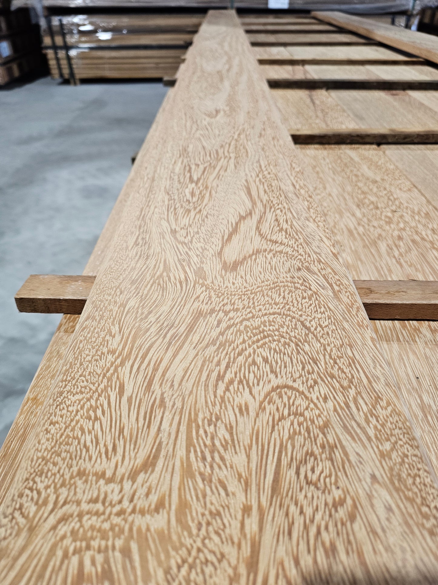 28mm x 190mm Glad geschaafde plank Angelim da Campina extra breed en extra dik €12,99 p/m