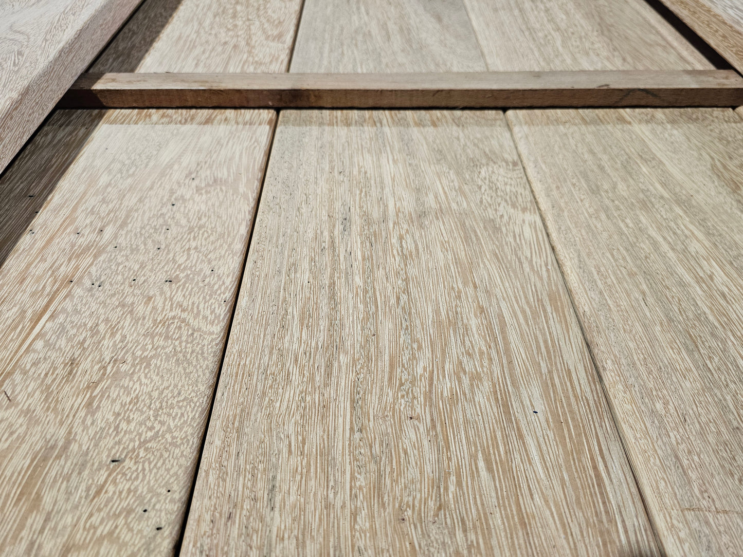 28mm x 190mm Glad geschaafde plank Angelim da Campina extra breed en extra dik €12,99 p/m