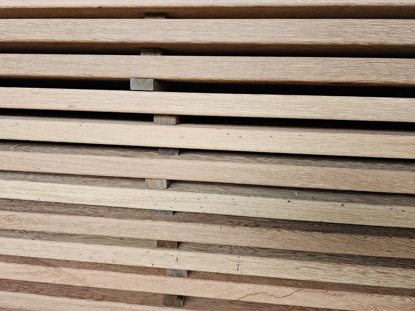 28mm x 190mm Glad geschaafde plank Angelim da Campina extra breed en extra dik €12,99 p/m