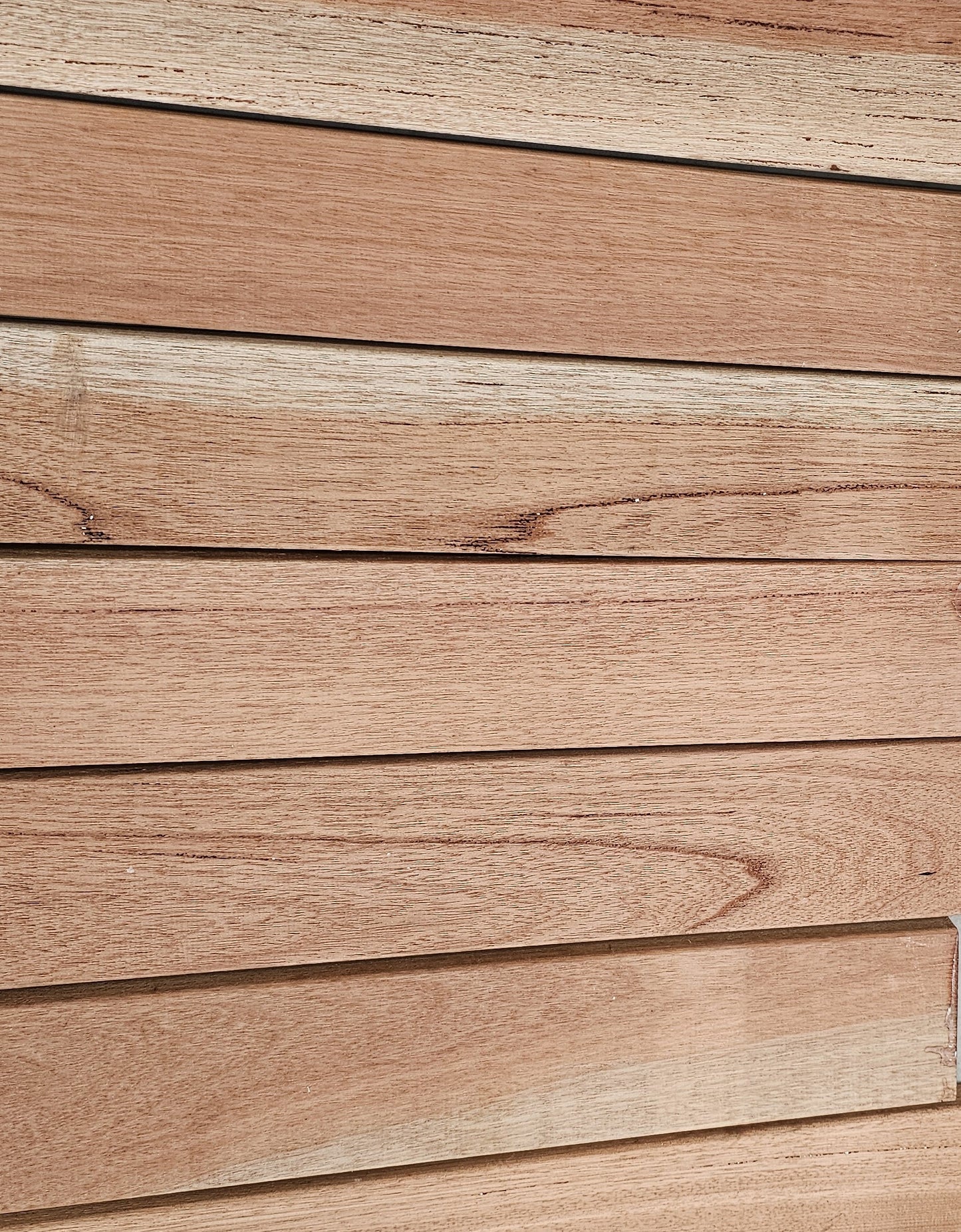 21mm x 145mm Glad geschaafde plank Cedrinho breed €8,99 p/m