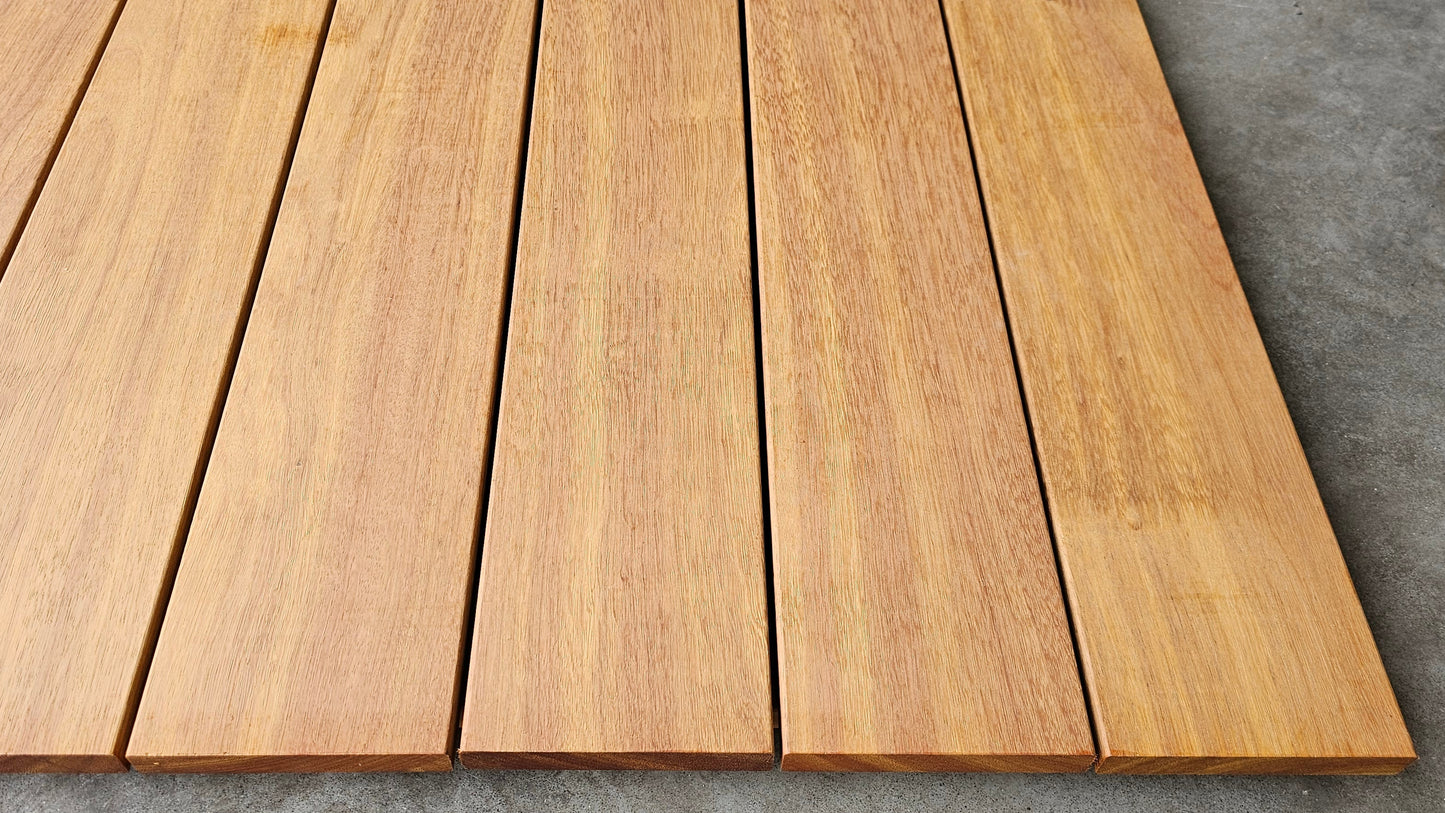 21mm x 120mm Glad geschaafde plank Orelha de Macaco breed €7,49 p/m