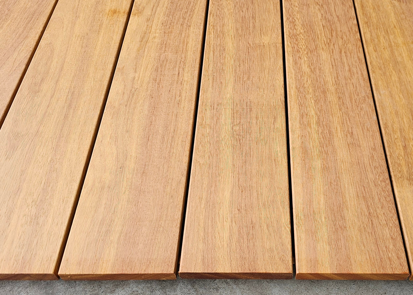 21mm x 120mm Glad geschaafde plank Orelha de Macaco breed €7,49 p/m