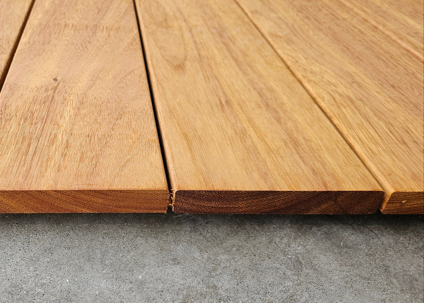 21mm x 120mm Glad geschaafde plank Orelha de Macaco breed €7,49 p/m