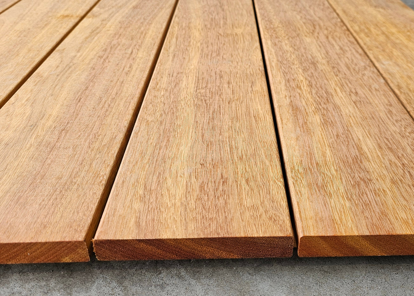 21mm x 120mm Glad geschaafde plank Orelha de Macaco breed €7,49 p/m