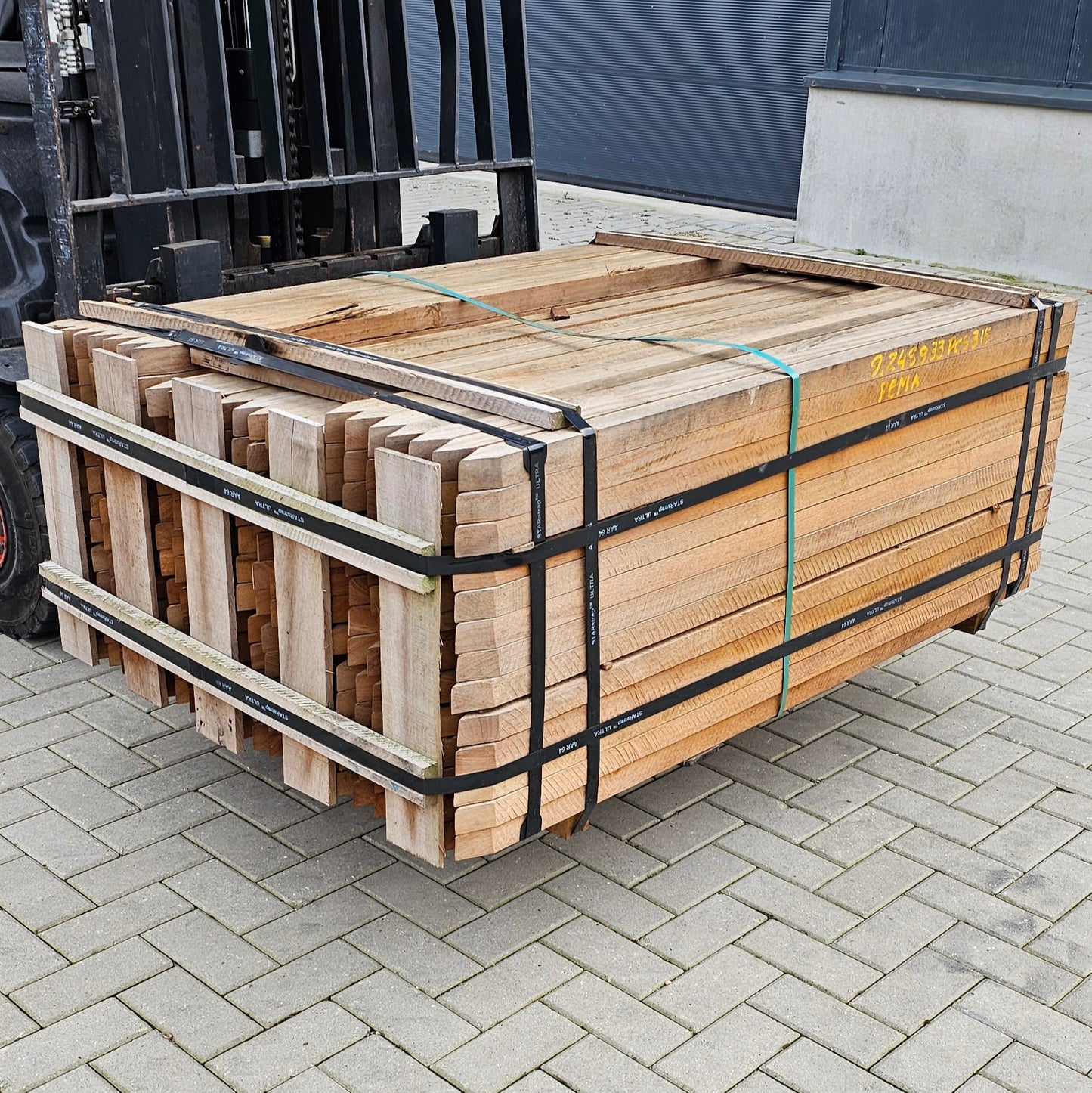 50mm x 50mm Vierkante gezaagde hardhouten paal met punt €3,49 p/m