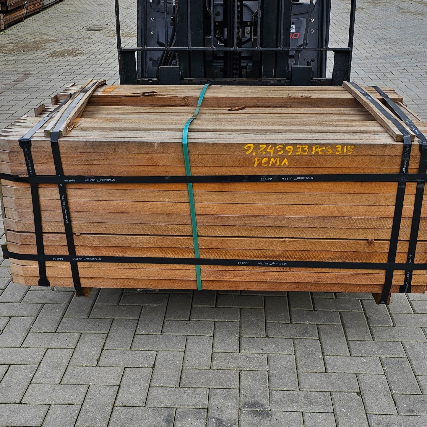 50mm x 50mm Vierkante gezaagde hardhouten paal met punt €3,49 p/m