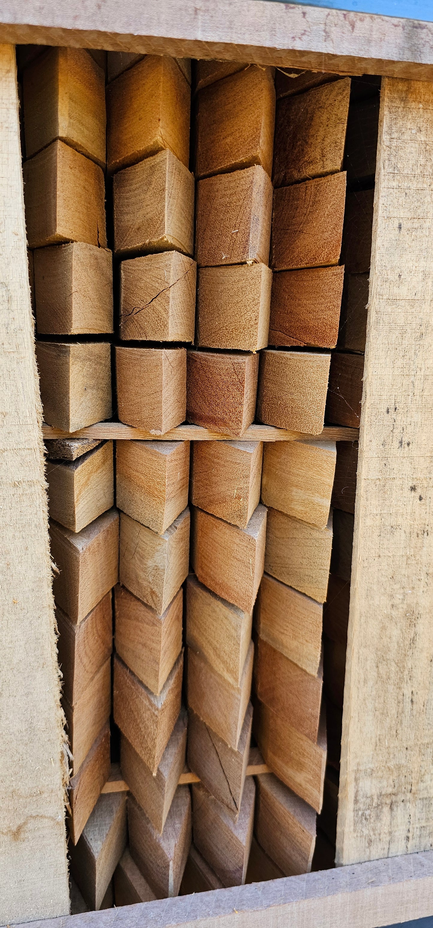 50mm x 50mm Vierkante gezaagde hardhouten paal met punt €3,49 p/m
