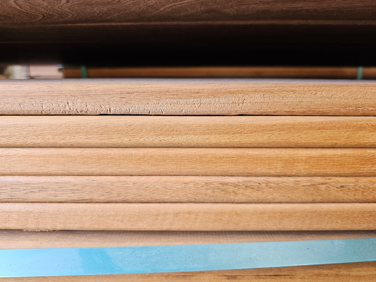 21mm x 120mm Glad geschaafde plank Tanibuca breed €7,99 p/m
