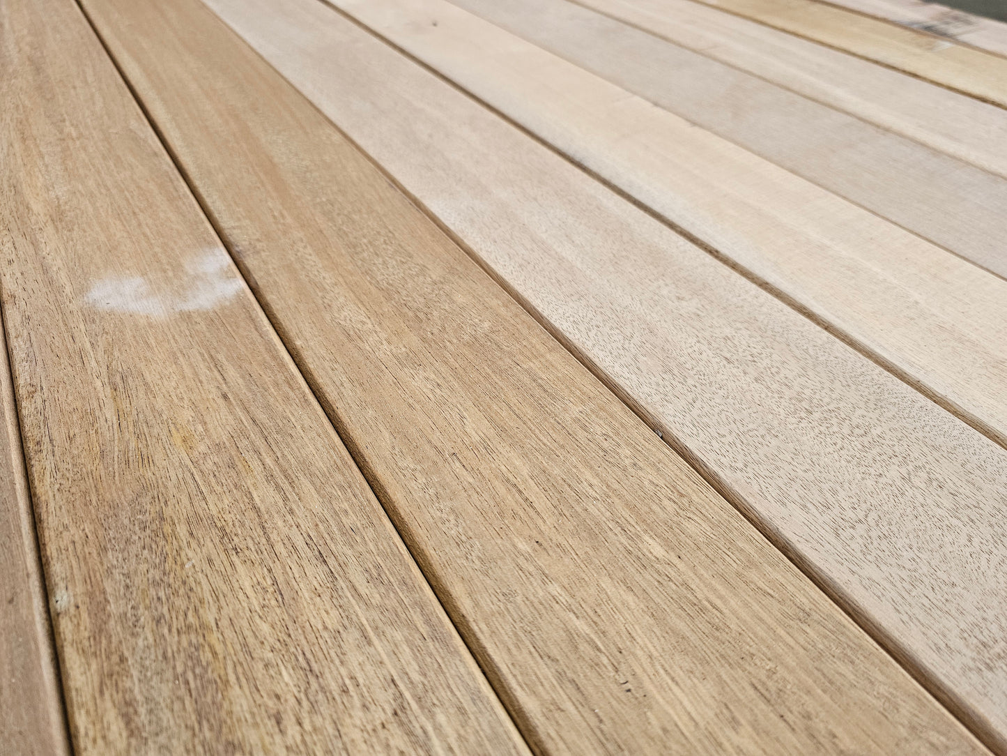21mm x 120mm Glad geschaafde plank Tanibuca breed €7,99 p/m