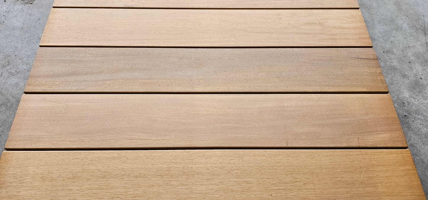 21mm x 120mm Glad geschaafde plank Tanibuca breed €7,99 p/m