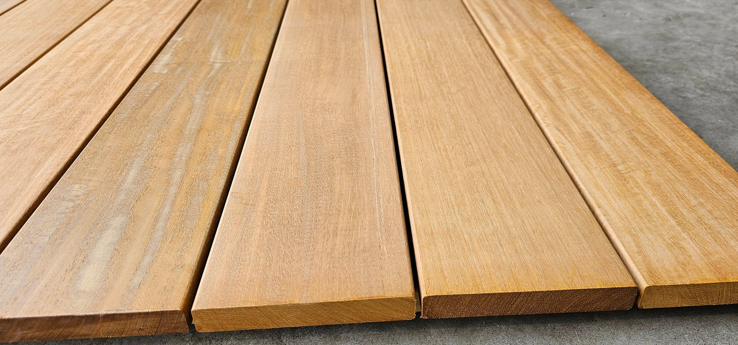 21mm x 120mm Glad geschaafde plank Tanibuca breed €7,99 p/m