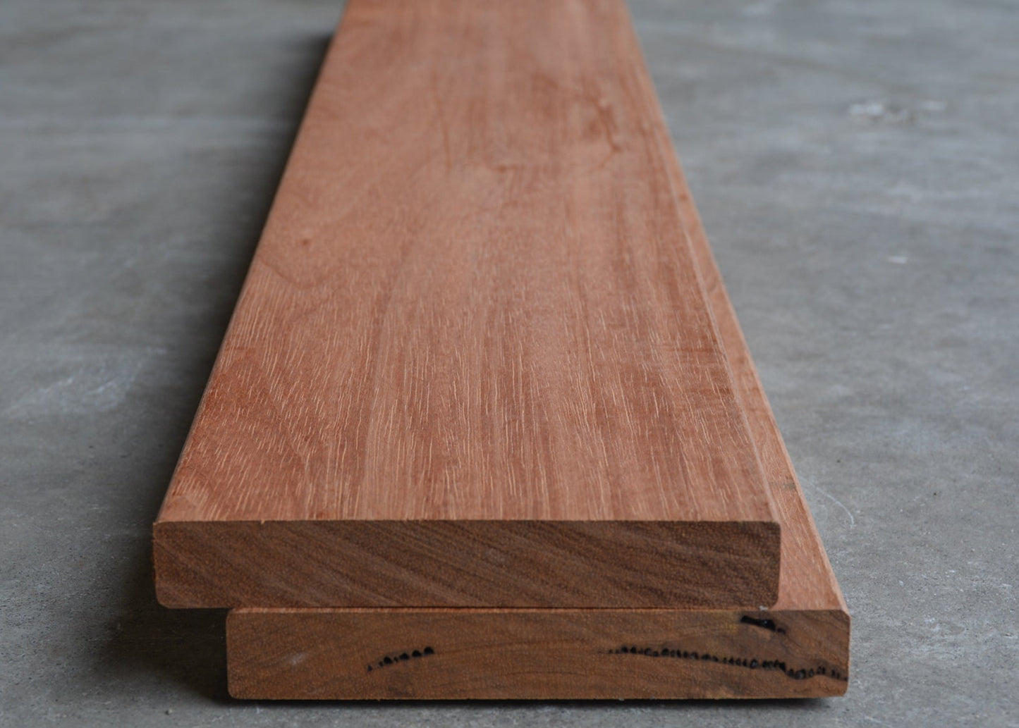21mm x 120mm Glad geschaafde plank Tauari breed €6,49 p/m