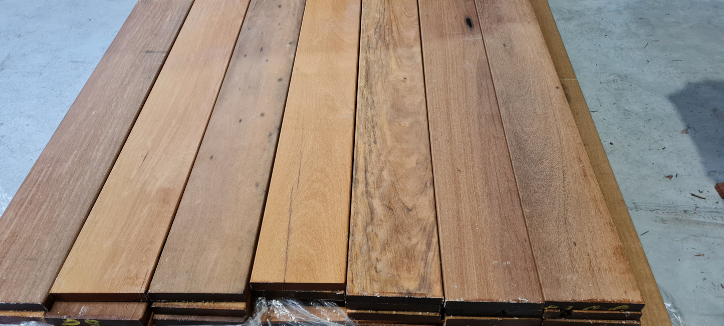 Promotie!! €5,47 per meter. Bundel 140 stuks, ong 30M2 Vlonderplanken 21mm x 145mm x 1500mm Itauba