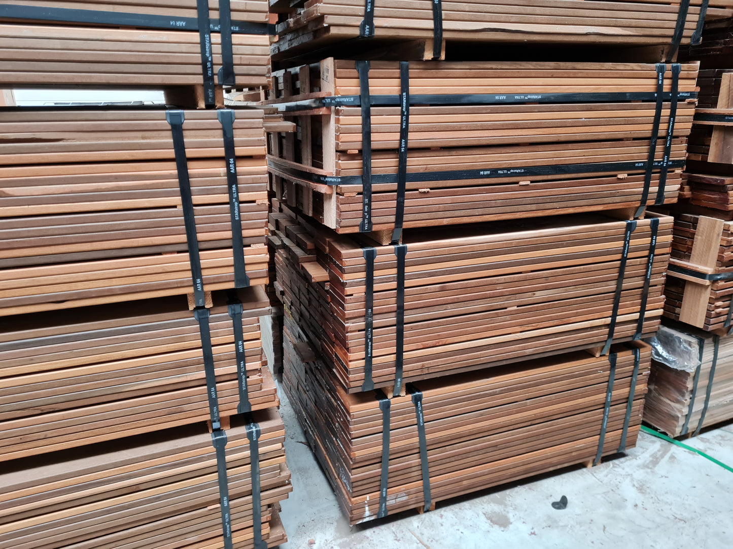 Promotie!! €4,79 per meter. Bundel 160 stuks, ong 30M2 Vlonderplanken 21mm x 120mm x 1500mm Itauba