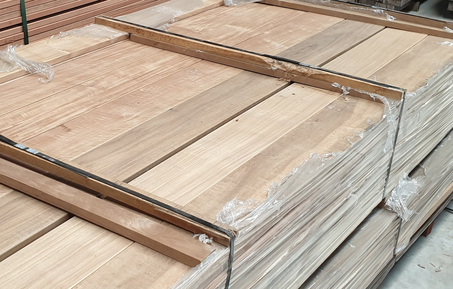 21mm x 120mm Glad geschaafde plank Pucte/Caribisch Ipe breed €7,49 p/m