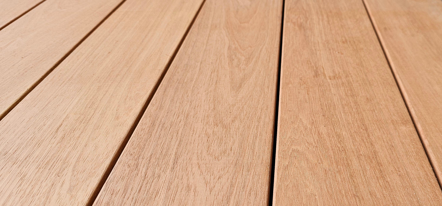 21mm x 90mm Rhombus profiel, Glad geschaafde plank Cedrinho €5,99 p/m