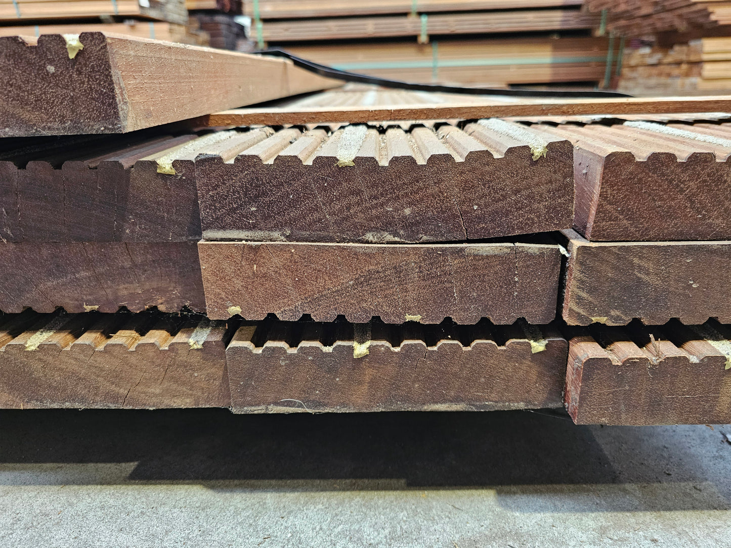 16x 2,00 meter extra dikke en brede vlonderplanken. 45mm x 190mm €10,99 p/m!!! Azobe