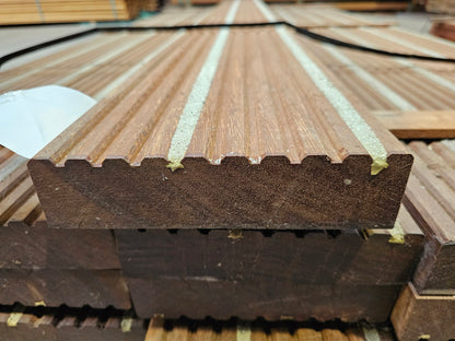 16x 2,00 meter extra dikke en brede vlonderplanken. 45mm x 190mm €10,99 p/m!!! Azobe