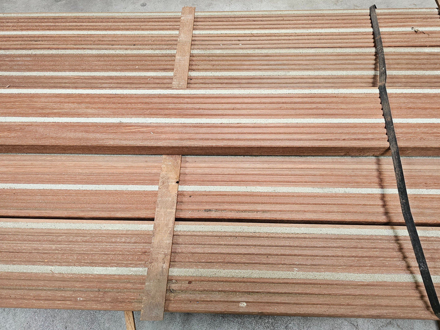 16x 2,00 meter extra dikke en brede vlonderplanken. 45mm x 190mm €10,99 p/m!!! Azobe