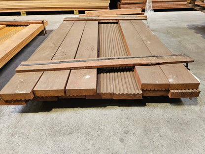 12x 1,50 meter extra dikke vlonderplanken. 40mm x 140mm €7,33 p/m!!! Angelim Vermelho