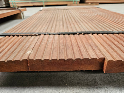 4x 1,25 meter extra dikke en brede vlonderplanken. 40mm x 190mm €10,99 p/m!!! Angelim Vermelho
