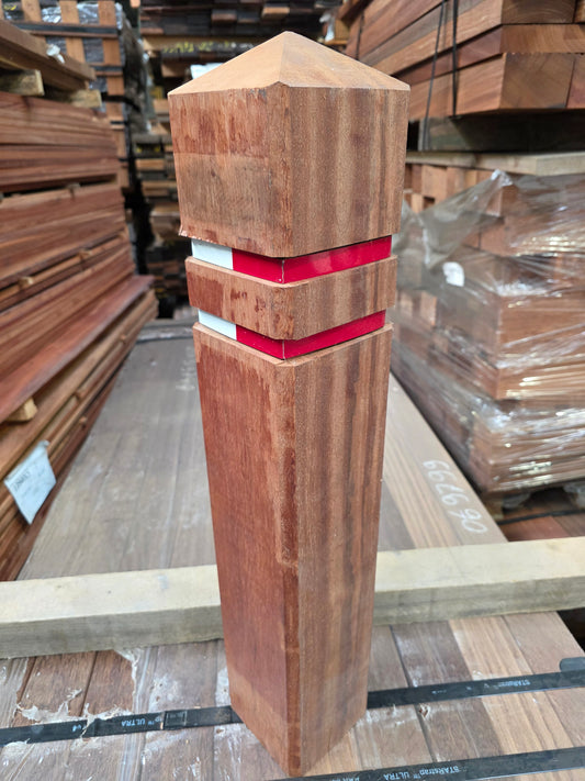 Koopje!! 16x 0,80 meter lange Antiparkeerpalen. 140mm x 140mm Angelim Vermelho €29 p/stuk!!!