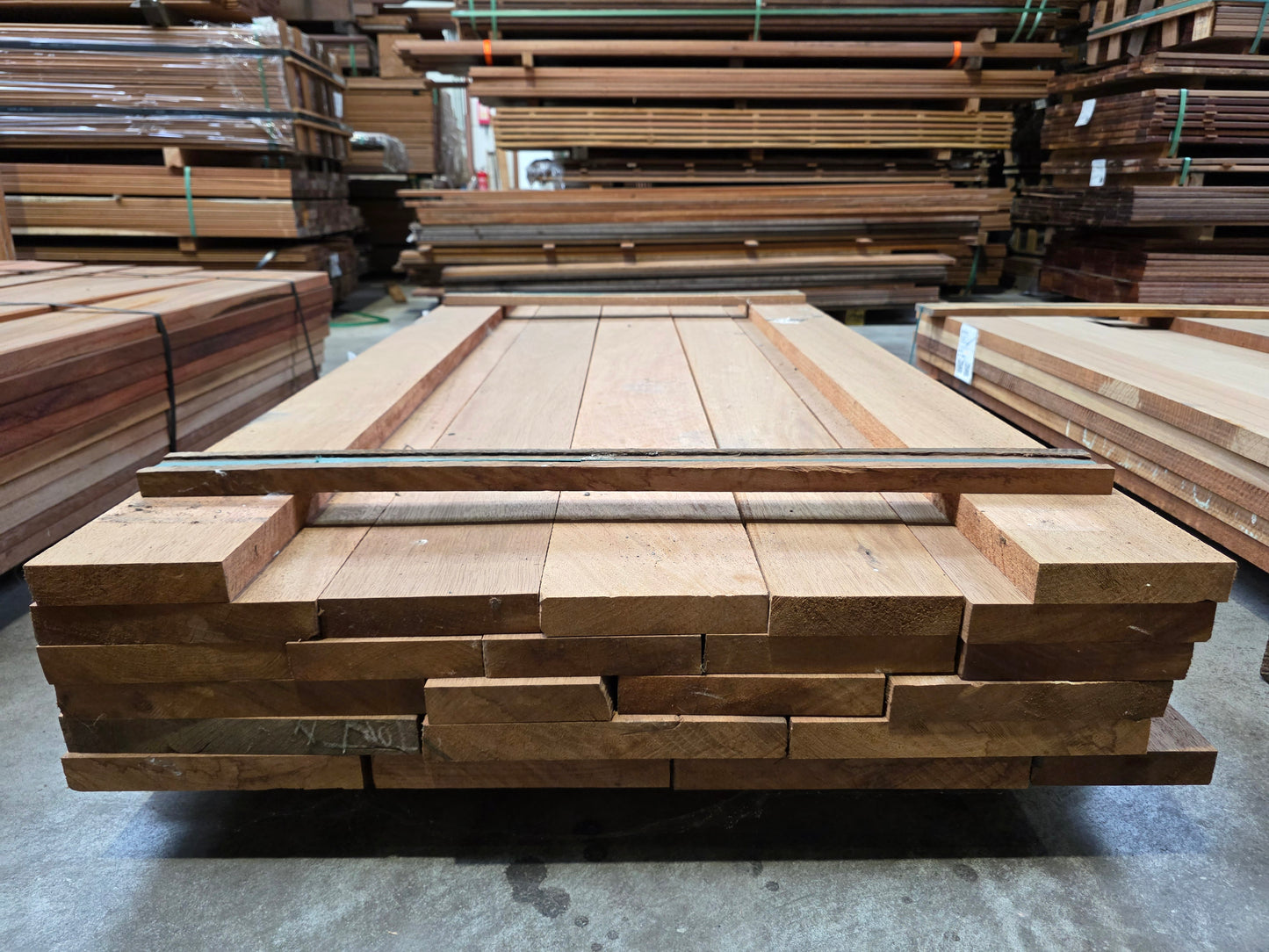 23x 1,80 meter 34mm dikke planken met variërende breedte €475,-!!! Tornillo