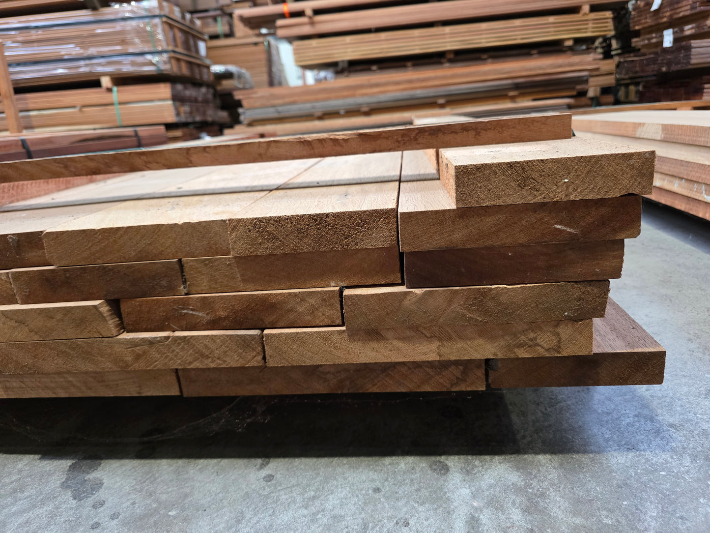 23x 1,80 meter 34mm dikke planken met variërende breedte €475,-!!! Tornillo