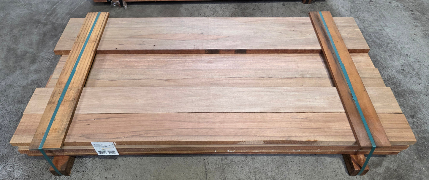 21x 1,80 meter 41mm dikke planken met variërende breedte €499,-!!! Cachimbo